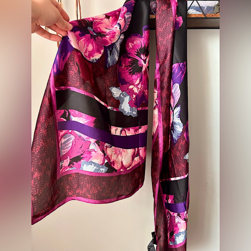 NWT White House Black Market / Viola Oblong Scarf / Cabernet / OS